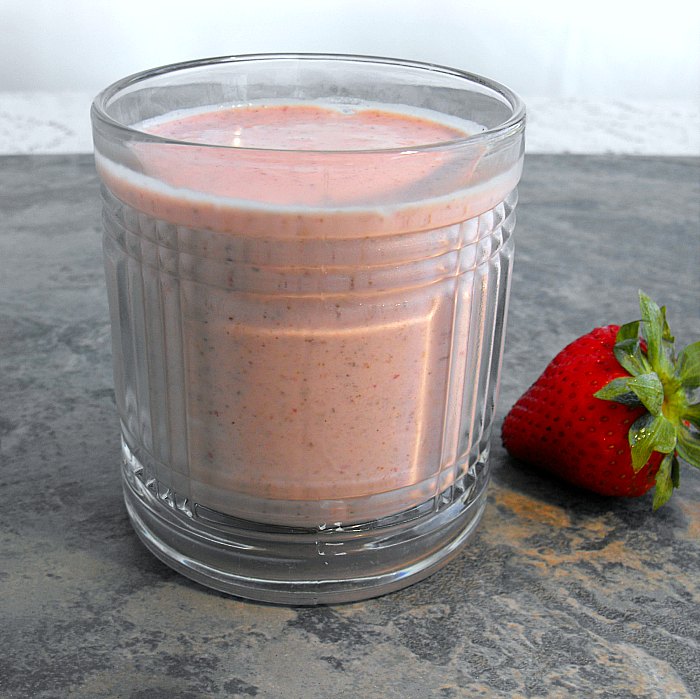 Peanut Butter and Jelly Smoothie: drink your favorite sandwich!